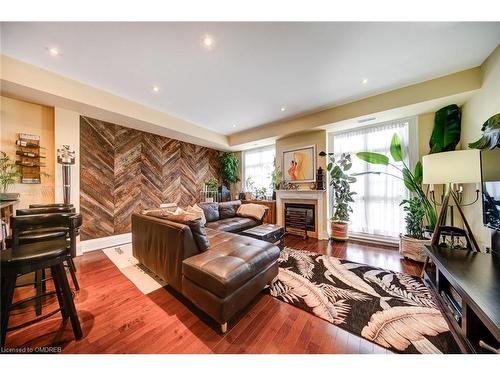 10-120 Bronte Road, Oakville, ON - Indoor Photo Showing Living Room With Fireplace