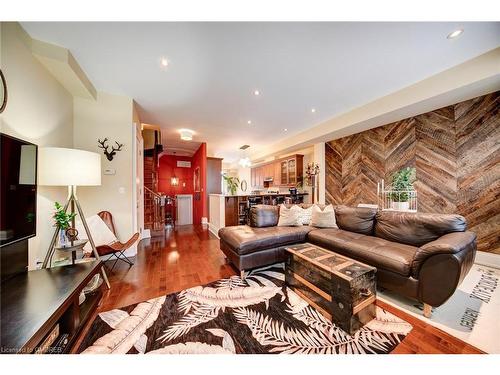 10-120 Bronte Road, Oakville, ON - Indoor Photo Showing Living Room