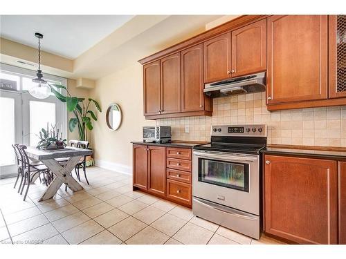 10-120 Bronte Road, Oakville, ON - Indoor Photo Showing Kitchen