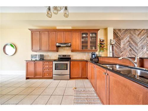 10-120 Bronte Road, Oakville, ON - Indoor Photo Showing Kitchen With Double Sink