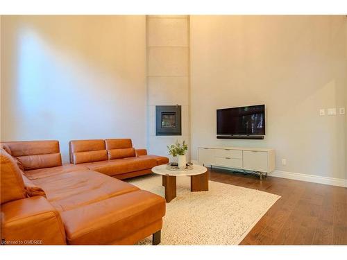 1621 Bayshire Drive, Oakville, ON - Indoor Photo Showing Living Room