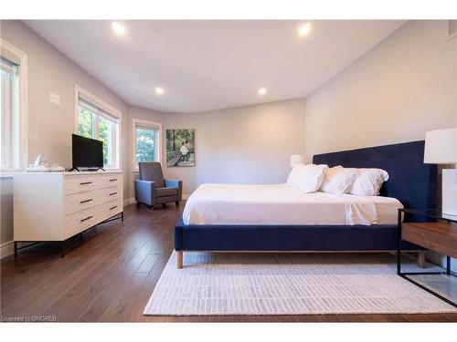 1621 Bayshire Drive, Oakville, ON - Indoor Photo Showing Bedroom