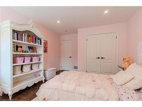 1621 Bayshire Drive, Oakville, ON - Indoor Photo Showing Bedroom