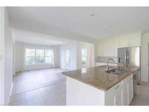 2352 Carrington Place, Oakville, ON - Indoor Photo Showing Kitchen With Double Sink With Upgraded Kitchen