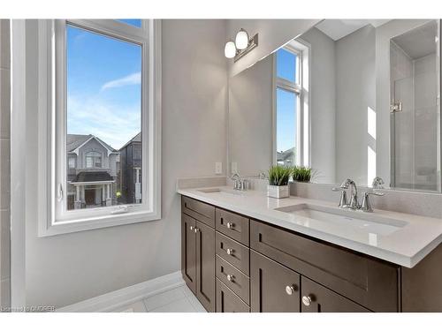 3307 Harasym Trail, Oakville, ON - Indoor Photo Showing Bathroom