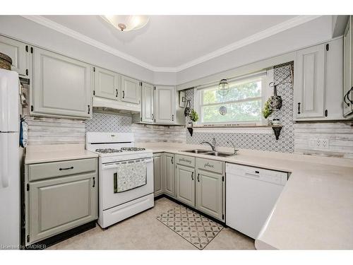 536 Crescent Road, Fort Erie, ON - Indoor Photo Showing Kitchen With Double Sink