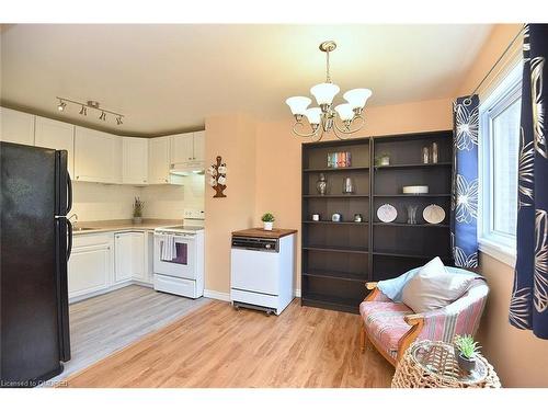 159-11 Queenslea Drive, Hamilton, ON - Indoor Photo Showing Kitchen