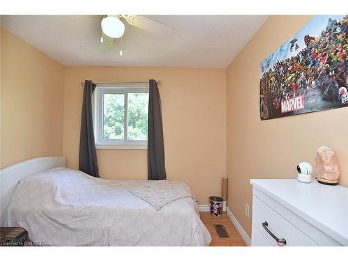 159-11 Queenslea Drive, Hamilton, ON - Indoor Photo Showing Bedroom