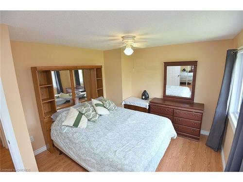 159-11 Queenslea Drive, Hamilton, ON - Indoor Photo Showing Bedroom