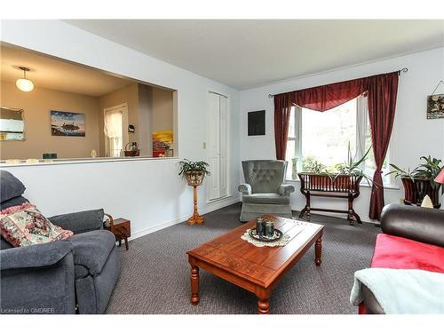 225 39Th Street S, Wasaga Beach, ON - Indoor Photo Showing Living Room