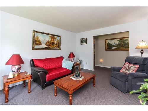 225 39Th Street S, Wasaga Beach, ON - Indoor Photo Showing Living Room