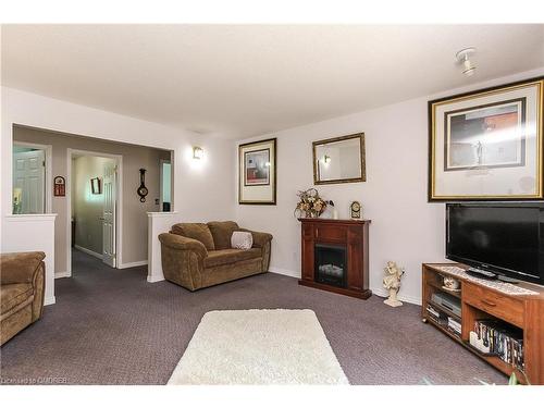 225 39Th Street S, Wasaga Beach, ON - Indoor Photo Showing Living Room