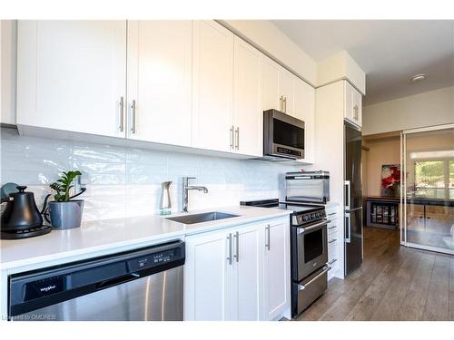 417-212 King William Street E, Hamilton, ON - Indoor Photo Showing Kitchen