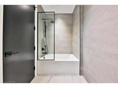 20 Broadview Avenue, Mississauga, ON - Indoor Photo Showing Bathroom