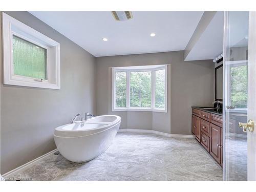 2116 Munn'S Avenue, Oakville, ON - Indoor Photo Showing Bathroom