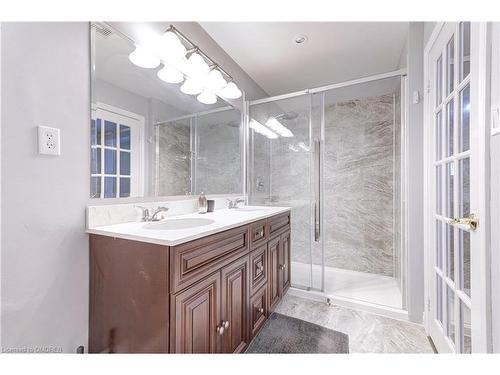 2116 Munn'S Avenue, Oakville, ON - Indoor Photo Showing Bathroom