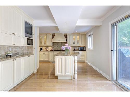 2116 Munn'S Avenue, Oakville, ON - Indoor Photo Showing Kitchen With Upgraded Kitchen