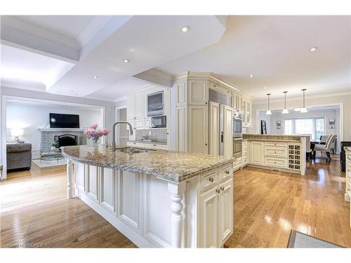 2116 Munn'S Avenue, Oakville, ON - Indoor Photo Showing Kitchen With Upgraded Kitchen