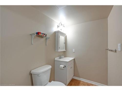 81 Abbotsford Trail, Hamilton, ON - Indoor Photo Showing Bathroom