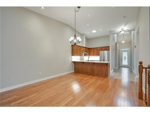 81 Abbotsford Trail, Hamilton, ON - Indoor Photo Showing Kitchen