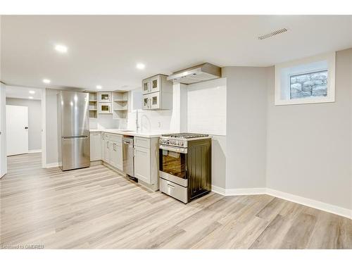 B-64 Wellington Street S, Hamilton, ON - Indoor Photo Showing Kitchen