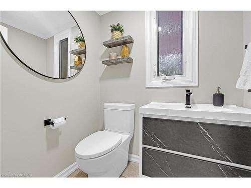 5 Arkendo Drive, Oakville, ON - Indoor Photo Showing Bathroom