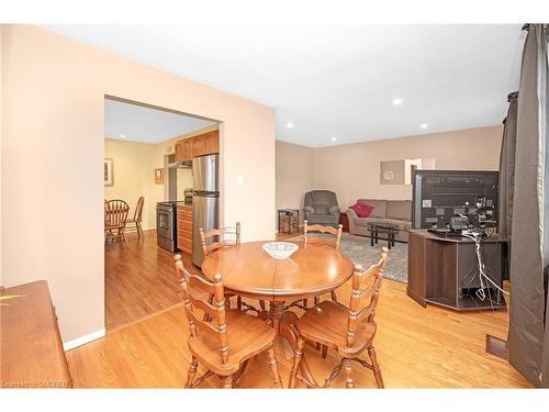 15 Ilford Court, Hamilton, ON - Indoor Photo Showing Dining Room