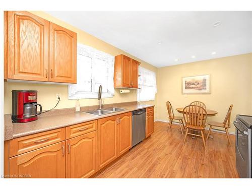 15 Ilford Court, Hamilton, ON - Indoor Photo Showing Kitchen With Double Sink