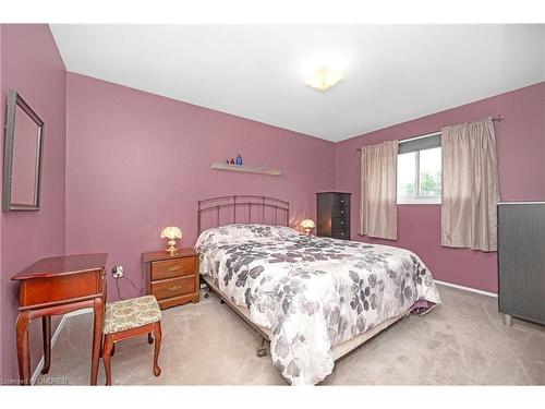 15 Ilford Court, Hamilton, ON - Indoor Photo Showing Bedroom