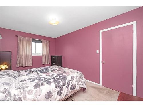 15 Ilford Court, Hamilton, ON - Indoor Photo Showing Bedroom