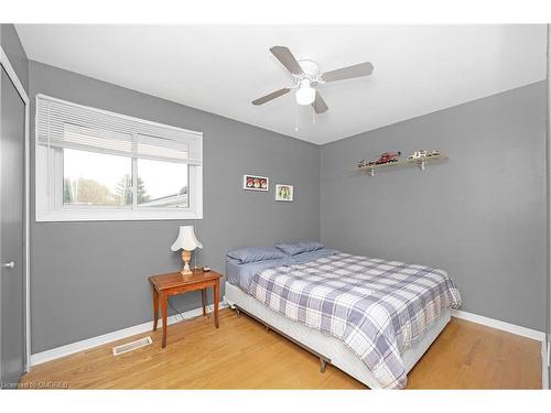 15 Ilford Court, Hamilton, ON - Indoor Photo Showing Bedroom