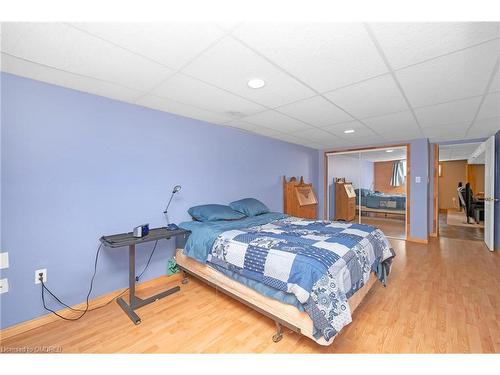 15 Ilford Court, Hamilton, ON - Indoor Photo Showing Bedroom