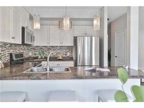 15-488 Yonge Street, Barrie, ON - Indoor Photo Showing Kitchen With Double Sink With Upgraded Kitchen