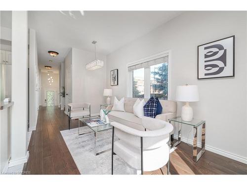 15-488 Yonge Street, Barrie, ON - Indoor Photo Showing Living Room