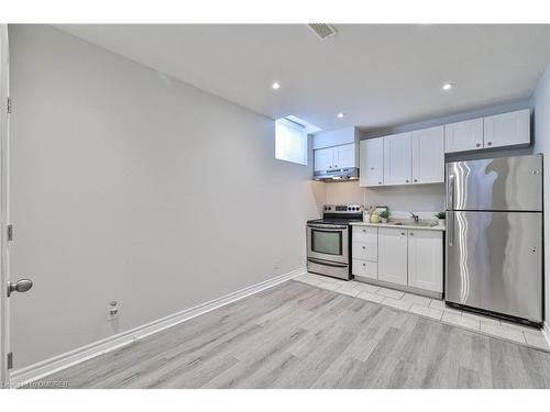 15-488 Yonge Street, Barrie, ON - Indoor Photo Showing Kitchen