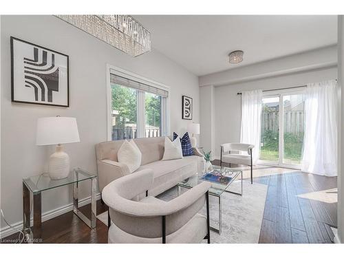 15-488 Yonge Street, Barrie, ON - Indoor Photo Showing Living Room