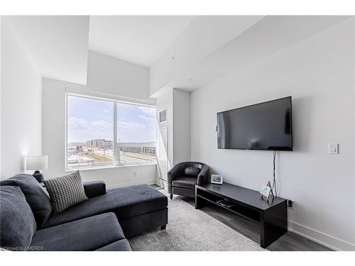 410-2489 Taunton Road Road, Oakville, ON - Indoor Photo Showing Living Room