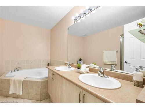 8-1551 Reeves Gate, Oakville, ON - Indoor Photo Showing Bathroom