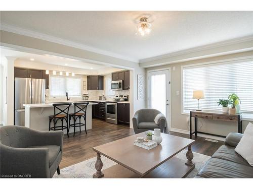 536 Laking Terrace, Milton, ON - Indoor Photo Showing Living Room