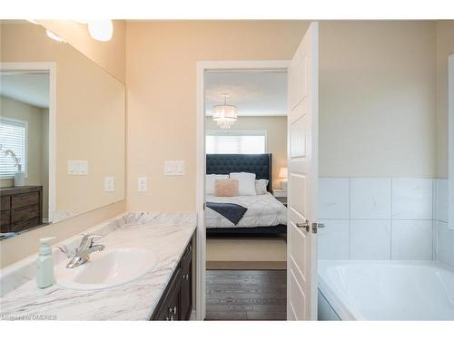 536 Laking Terrace, Milton, ON - Indoor Photo Showing Bathroom