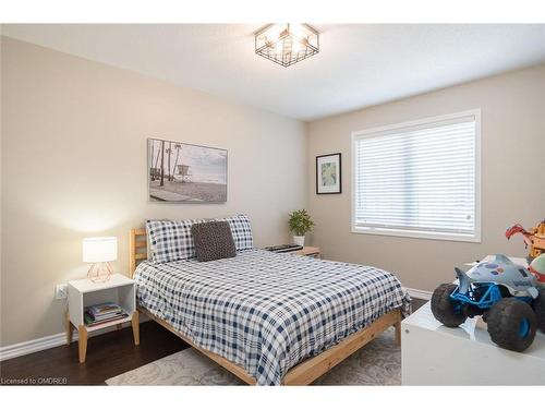 536 Laking Terrace, Milton, ON - Indoor Photo Showing Bedroom