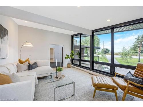 11753 Trafalgar Road, Halton Hills, ON - Indoor Photo Showing Living Room