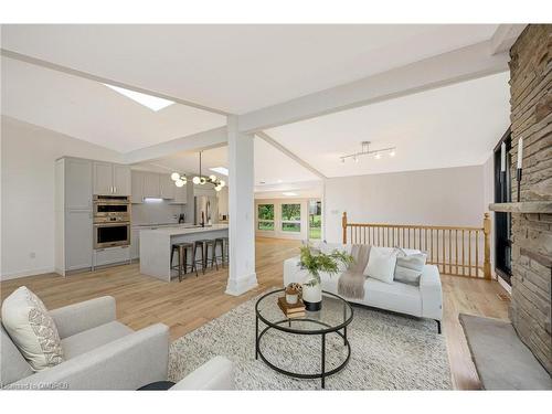 11753 Trafalgar Road, Halton Hills, ON - Indoor Photo Showing Living Room