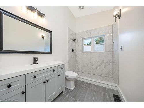 11753 Trafalgar Road, Halton Hills, ON - Indoor Photo Showing Bathroom