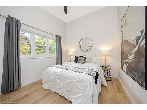 11753 Trafalgar Road, Halton Hills, ON - Indoor Photo Showing Bedroom