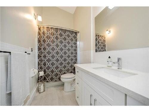 11753 Trafalgar Road, Halton Hills, ON - Indoor Photo Showing Bathroom