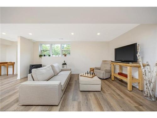 11753 Trafalgar Road, Halton Hills, ON - Indoor Photo Showing Living Room