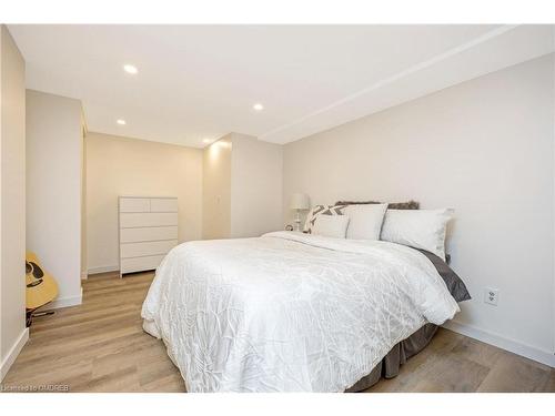 11753 Trafalgar Road, Halton Hills, ON - Indoor Photo Showing Bedroom