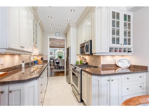 8-117 Nelson Street, Oakville, ON - Indoor Photo Showing Kitchen With Upgraded Kitchen