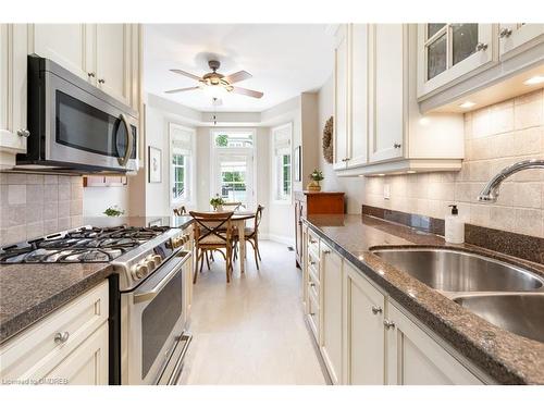 8-117 Nelson Street, Oakville, ON - Indoor Photo Showing Kitchen With Double Sink With Upgraded Kitchen